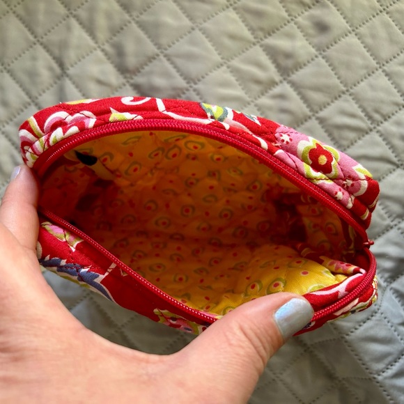 Small quilted makeup bag, NWT - Picture 3 of 3